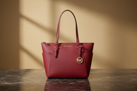 Michael Kors röd läderaxelväska