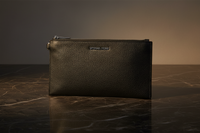 Michael Kors svart läderkuvertväska