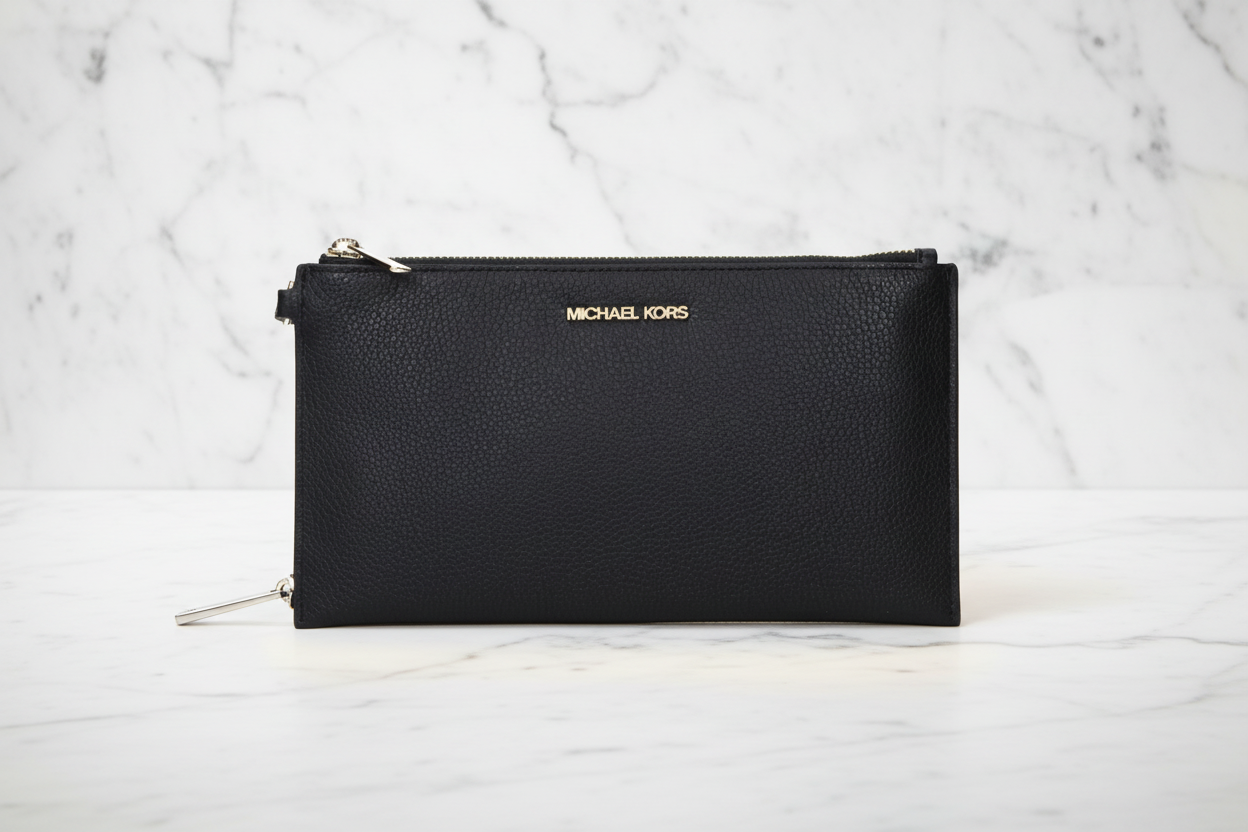 Michael Kors svart läderkuvertväska